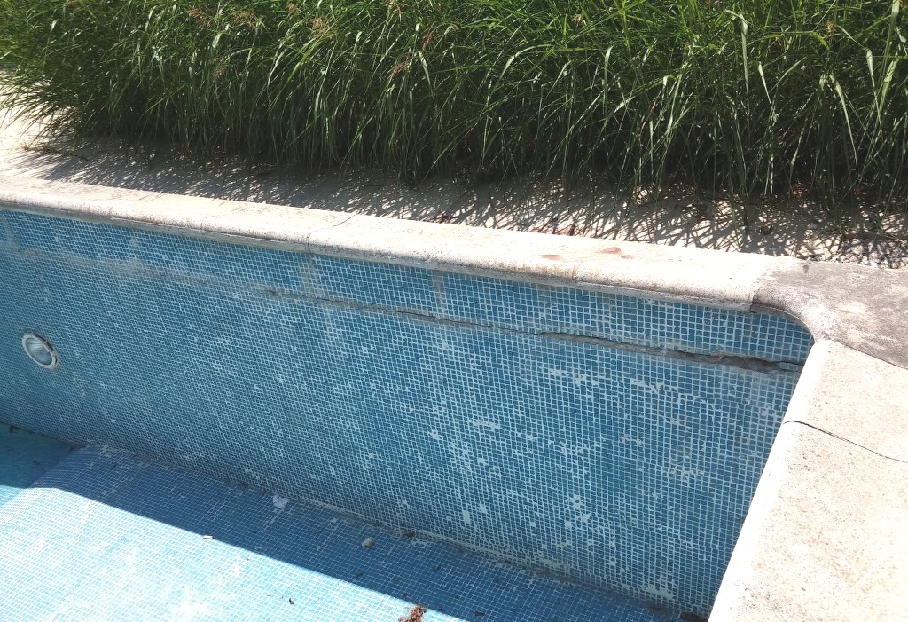 Çatlak havuz beton